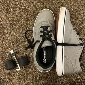 Men’s Heelys size 9